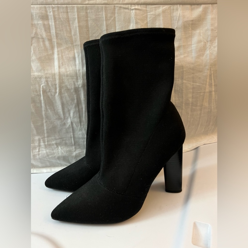 Heeled sock boot